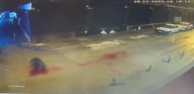 Husumetli oldukları kişilere gece saatlerinde pusu kurdular! Kanlı çatışma anı kamerada Husumetli oldukları kişilere gece saatlerinde pusu kurdular! Kanlı çatışma anı kamerada
