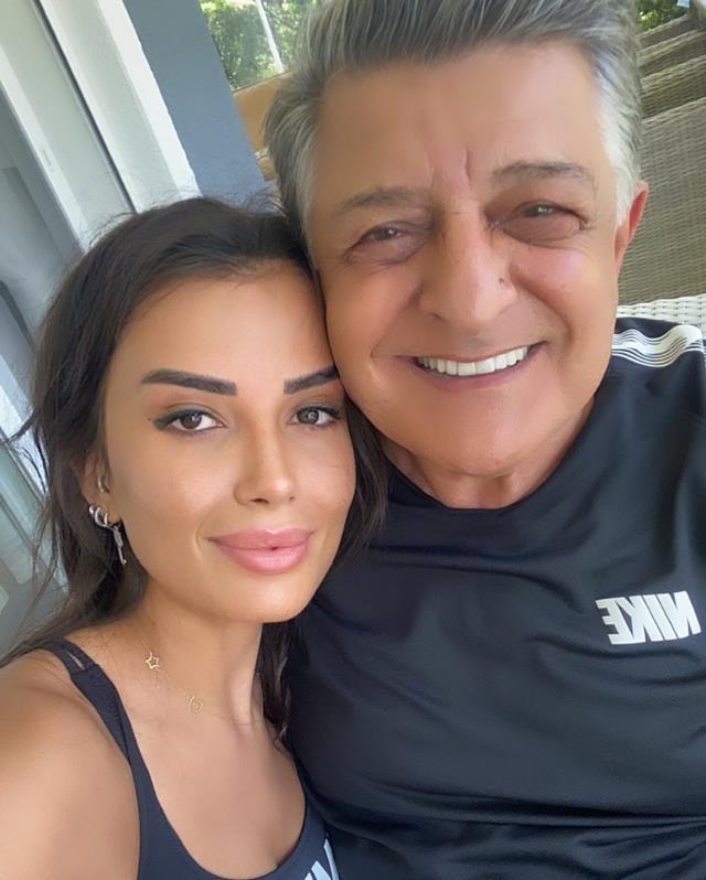 'İki eşim var, ikisini de seviyorum' diyen Yılmaz Vural, genç kadınlarla objektiflere takıldı