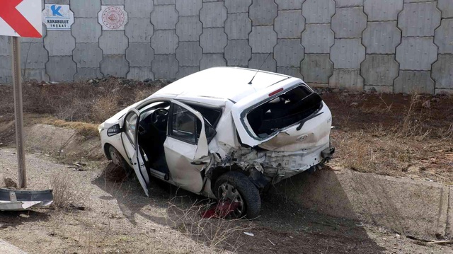 Son dakika haberleri! Kazanın nasıl yaşandığını kimse anlamadı, 3 kişi yaralandı Son dakika haberleri! Kazanın nasıl yaşandığını kimse anlamadı, 3 kişi yaralandı