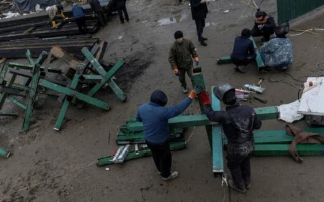 Kiev, hendek kazıp savaşa hazırlanırken, Mariupol da direniş devam ediyor! Kiev, hendek kazıp savaşa hazırlanırken, Mariupol da direniş devam ediyor!