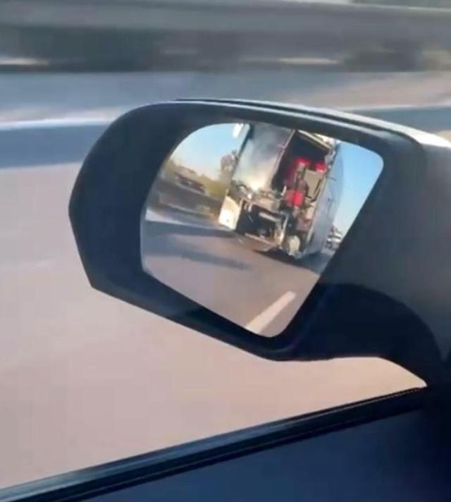Ön tarafı paramparça yolcu otobüsünü trafikte görenler dönüp bir daha baktı Ön tarafı paramparça yolcu otobüsünü trafikte görenler dönüp bir daha baktı