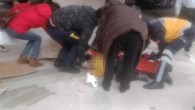 Alışveriş merkezinde korkunç olay! Küçük çocuk 10 metre yükseklikten yere düştü Alışveriş merkezinde korkunç olay! Küçük çocuk 10 metre yükseklikten yere düştü
