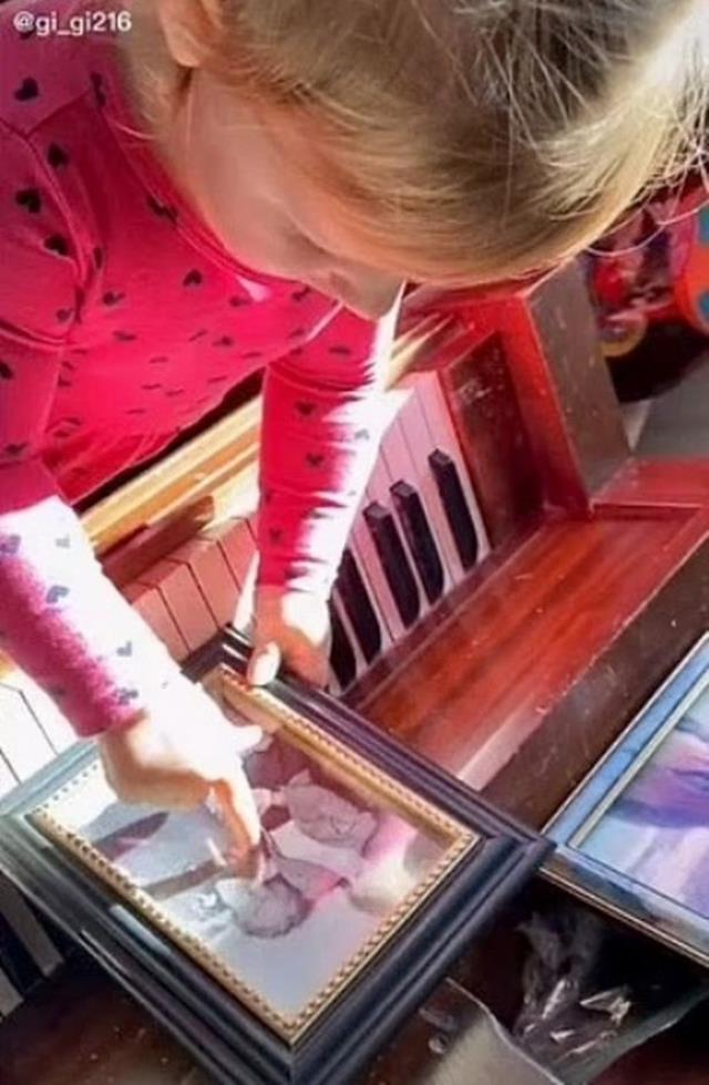 Ölen büyükannesinin fotoğrafını işaret eden 2 yaşındaki kızın ağzından çıkan sözler tüyler ürpertti: O benim