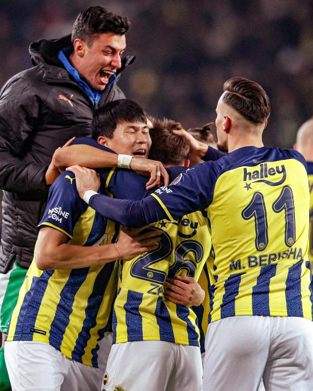 Her şey var, kazanan yok! Nefes kesen maçta Fenerbahçe ile Trabzonspor puanları paylaştı Her şey var, kazanan yok! Nefes kesen maçta Fenerbahçe ile Trabzonspor puanları paylaştı
