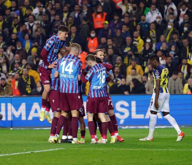 Her şey var, kazanan yok! Nefes kesen maçta Fenerbahçe ile Trabzonspor puanları paylaştı Her şey var, kazanan yok! Nefes kesen maçta Fenerbahçe ile Trabzonspor puanları paylaştı