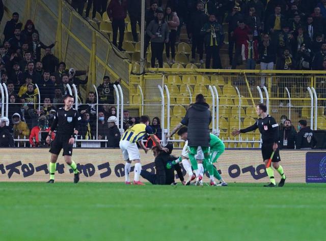 Her şey var, kazanan yok! Nefes kesen maçta Fenerbahçe ile Trabzonspor puanları paylaştı Her şey var, kazanan yok! Nefes kesen maçta Fenerbahçe ile Trabzonspor puanları paylaştı