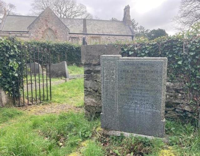 '1917'de yaşıyordum' diyen adam kendi mezarını ziyaret etti, sözleri ürkütücü