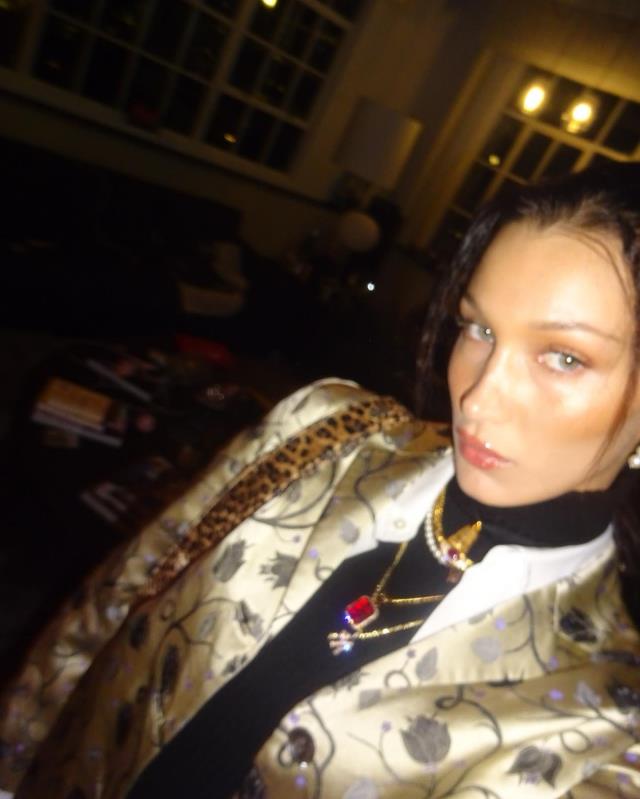 Bella Hadid'den Ukraynalı ile Müslüman mültecilere uygulanan çifte standarda tepki