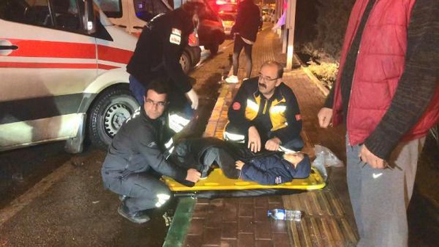Yağışlı hava kazaya yol açtı: 1 ölü, 6 yaralı Yağışlı hava kazaya yol açtı: 1 ölü, 6 yaralı