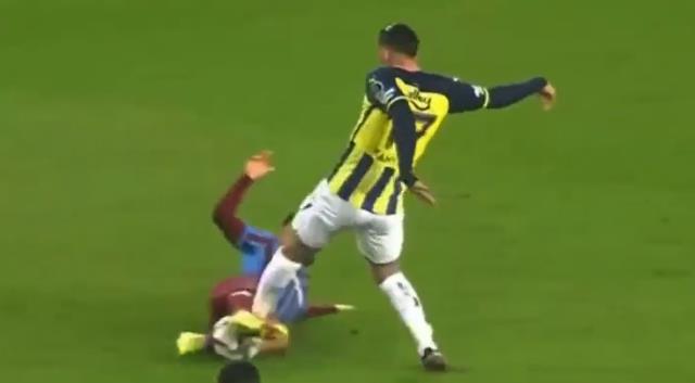 İrfan Can'ın kırmızı kartı doğru muydu? Türkiye'nin tartıştığı karara son nokta koyuldu İrfan Can'ın kırmızı kartı doğru muydu? Türkiye'nin tartıştığı karara son nokta koyuldu