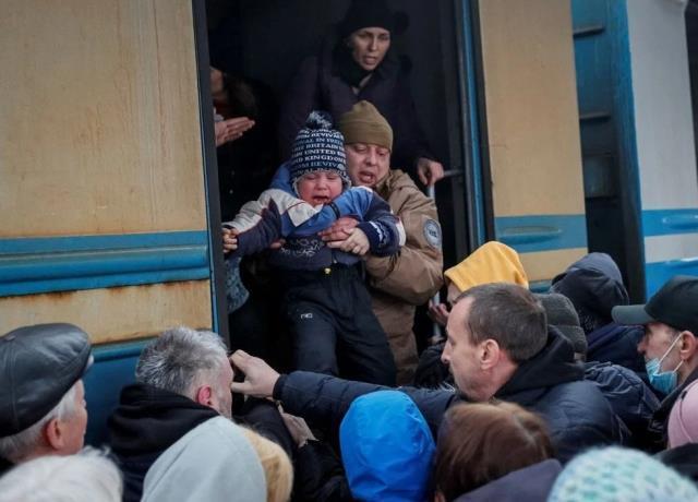 Savaşın 12. gününde Rusya saldırıyor, Ukrayna direniyor! Siviller yollarda, tahliyeler imkansız