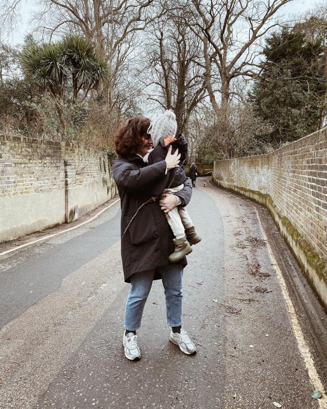 Bergüzar Korel, gözlerden uzak büyüttüğü oğlu Han'ın ilk kez fotoğrafını paylaştı Bergüzar Korel, gözlerden uzak büyüttüğü oğlu Han'ın ilk kez fotoğrafını paylaştı
