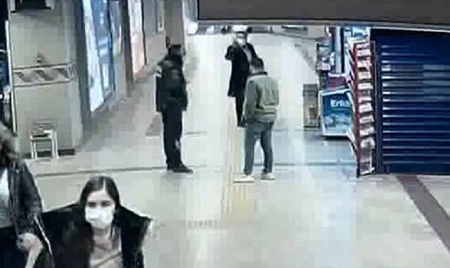 CHP milletvekili Sezgin Tanrıkulu'nun metroda tartıştığı görevliyi işten attırdığı iddia edildi