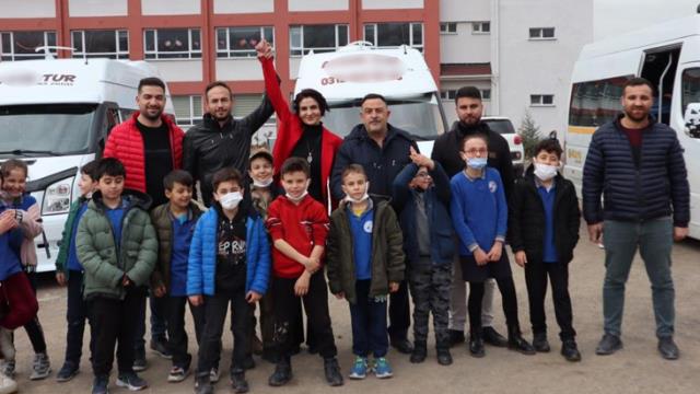'Kadından şoför mü olur?' diyenlere aldırmadı, öğrenci servisi şoförü oldu! 'Kadından şoför mü olur?' diyenlere aldırmadı, öğrenci servisi şoförü oldu!