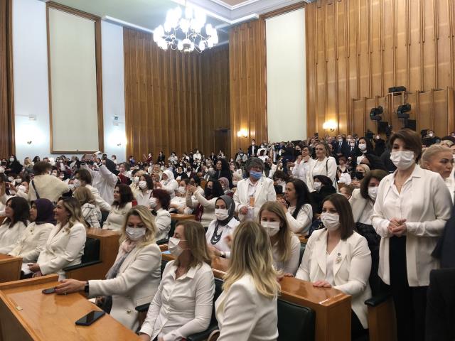 Meral Akşener, 8 Mart nedeniyle sadece kadınlara seslendi! Sözleri hepsini ayağa kaldırdı Meral Akşener, 8 Mart nedeniyle sadece kadınlara seslendi! Sözleri hepsini ayağa kaldırdı