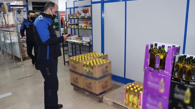 Ünlü zincir marketlerin raflarında olmayan ayçiçek yağları depolardan çıktı Ünlü zincir marketlerin raflarında olmayan ayçiçek yağları depolardan çıktı