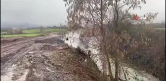Çuval çuval atığı dereye attılar
