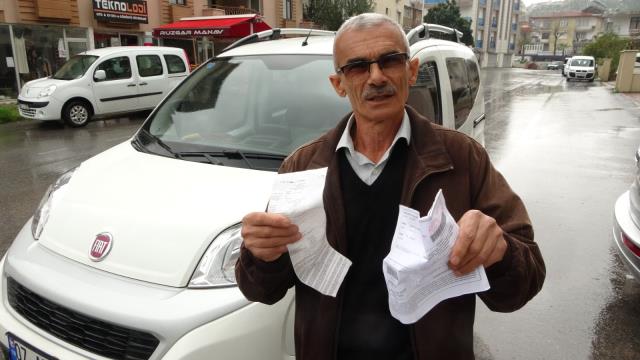 Gelen tebligatla şaşkına döndü! Yanından ayırmadığı aracın kağıt üzerinde başına gelmeyen kalmadı Gelen tebligatla şaşkına döndü! Yanından ayırmadığı aracın kağıt üzerinde başına gelmeyen kalmadı