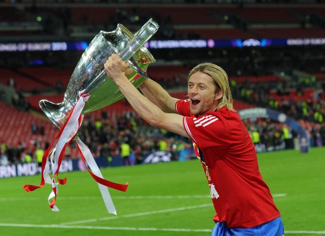 Halkının üzerine bomba yağarken gıkı çıkmadı! Ukrayna, efsane futbolcu Tymoshchuk'u sistemden sildi Halkının üzerine bomba yağarken gıkı çıkmadı! Ukrayna, efsane futbolcu Tymoshchuk'u sistemden sildi
