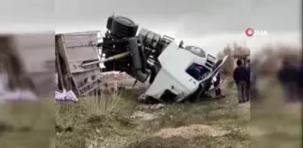 Kontrolden çıkan tır devrildi, dorsesindeki gübreler yola savruldu