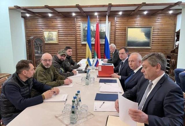 Rus ordusunu bekleyen büyük tehlike! 65 Kilometrelik konvoydaki askerler donabilir Rus ordusunu bekleyen büyük tehlike! 65 Kilometrelik konvoydaki askerler donabilir