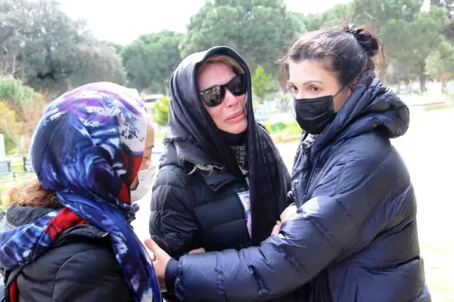 Seray Sever, gözyaşları içerisinde babasına veda etti