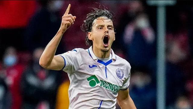 Taraftarın gözü Enes Ünal'dan başkasını görmüyor! Milli futbolcu yine ayın oyuncusu seçildi Taraftarın gözü Enes Ünal'dan başkasını görmüyor! Milli futbolcu yine ayın oyuncusu seçildi
