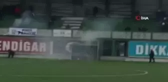 Son dakika haber... Tribün savaş alanına döndü...Amatör maçta kavga çıktı, kavgaya çevik kuvvet müdahale etti