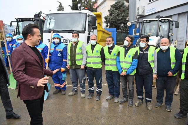 Tuzla Belediyesi, beklenen kar yağışına karşı teyakkuza geçti Tuzla Belediyesi, beklenen kar yağışına karşı teyakkuza geçti