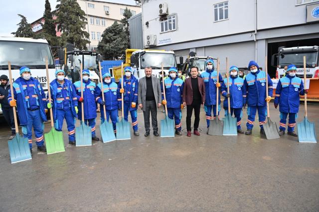 Tuzla Belediyesi, beklenen kar yağışına karşı teyakkuza geçti Tuzla Belediyesi, beklenen kar yağışına karşı teyakkuza geçti