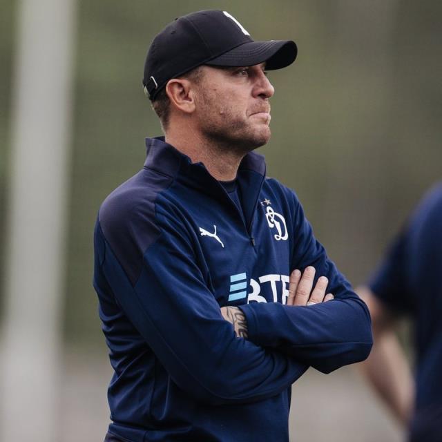 Efsane futbolcu Voronin, Rusya'dan kaçtı! Putin'e yaptığı benzetme dünyayı salladı Efsane futbolcu Voronin, Rusya'dan kaçtı! Putin'e yaptığı benzetme dünyayı salladı