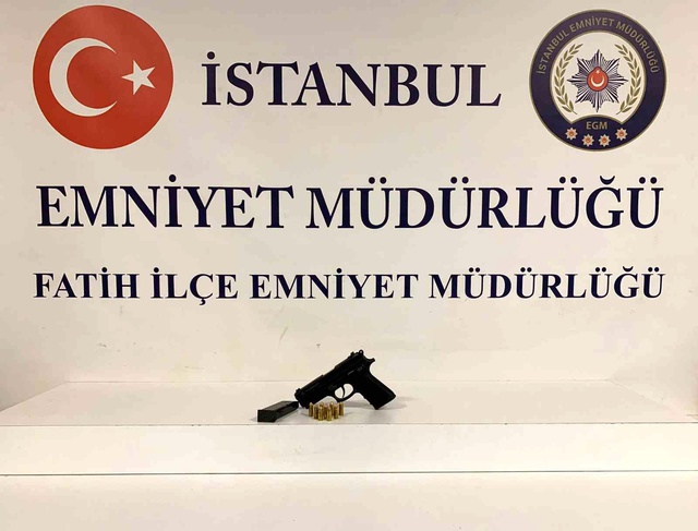 Halüsinasyonlar gören paranoyak şahıs, kız arkadaşını rehin alınca polis tarafından vuruldu! O anlar kamerada Halüsinasyonlar gören paranoyak şahıs, kız arkadaşını rehin alınca polis tarafından vuruldu! O anlar kamerada