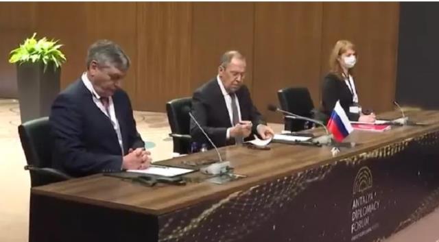 Tarihi zirve başladı! İşte Rus ve Ukrayna dışişleri bakanlarının aynı karede olduğu ilk fotoğraf