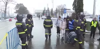 Ukraynalı sivillerin Romanya sınırında bekleyişi