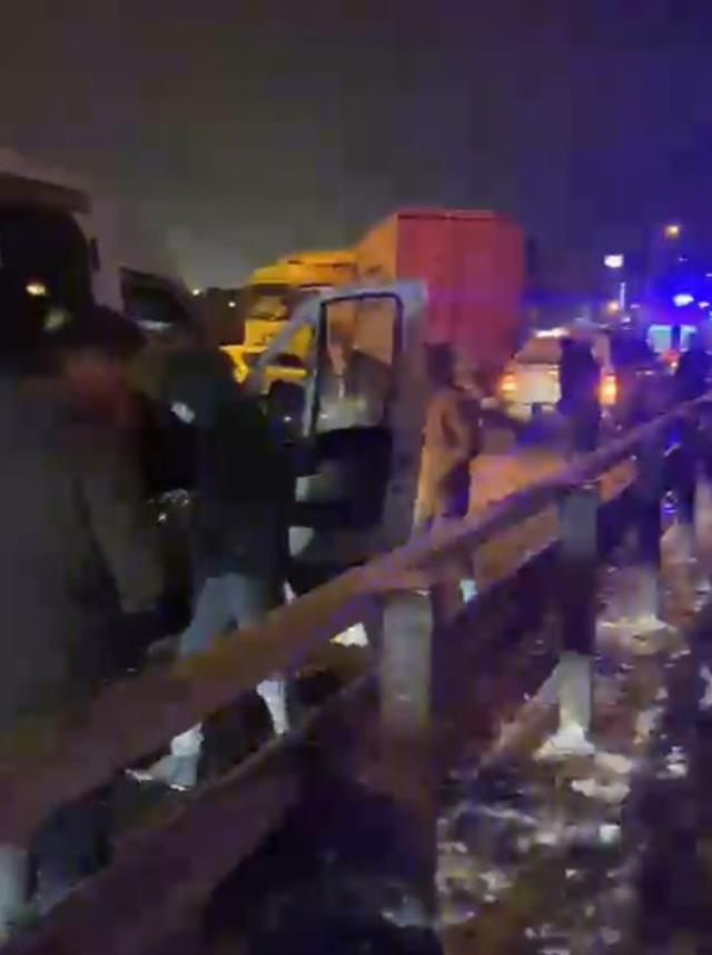 13 araç kazaya karıştı, D100 trafiğe kapatıldı 13 araç kazaya karıştı, D100 trafiğe kapatıldı