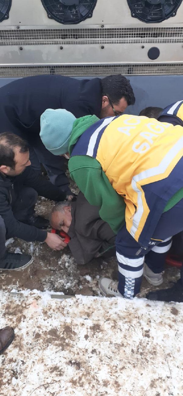 Ağrı'da yolcu otobüsü devrildi: 2'si ağır 13 yaralı Ağrı'da yolcu otobüsü devrildi: 2'si ağır 13 yaralı