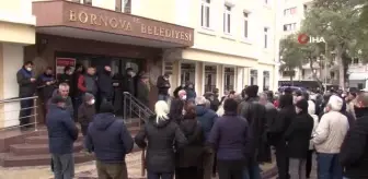Bornova Belediyesine belediye önünde imar planı protestosu