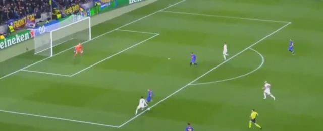 Canlı yayında ilginç anlar! Kerem'in şutunda GS TV stüdyosu 'Gol' diye inledi Canlı yayında ilginç anlar! Kerem'in şutunda GS TV stüdyosu 'Gol' diye inledi