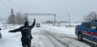 Domaniç Dağı'nda kar nedeniyle ulaşımda aksamalar yaşanıyor