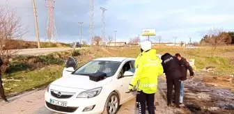 Son dakika... Polisin dur ihtarına uymayan arabada polis çakarı ve kesici aletler bulundu