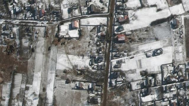 Ukrayna'nın başkenti Kiev'i işgal için bir hafta önce yola çıkan 65 km'lik Rus konvoyu dağıldı Ukrayna'nın başkenti Kiev'i işgal için bir hafta önce yola çıkan 65 km'lik Rus konvoyu dağıldı