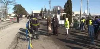 Ukraynalıların Siret Sınır Kapısı'ndan Romanya'ya geçişleri sürüyor