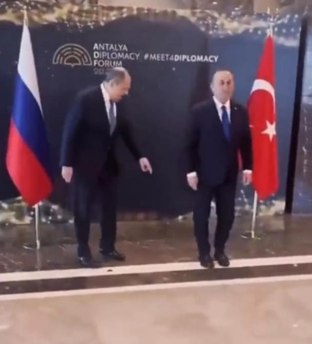Çavuşoğlu, Lavrov ile aralarında gerginlik yaşandığı iddialarına son noktayı koydu: Şakalaştık bir problem yok