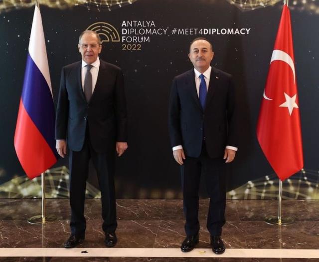 Çavuşoğlu, Lavrov ile aralarında gerginlik yaşandığı iddialarına son noktayı koydu: Şakalaştık bir problem yok