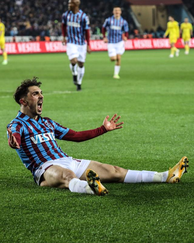 Fırtına adım adım şampiyonluğa! Trabzonspor, Göztepe engelini 4 golle geçti Fırtına adım adım şampiyonluğa! Trabzonspor, Göztepe engelini 4 golle geçti