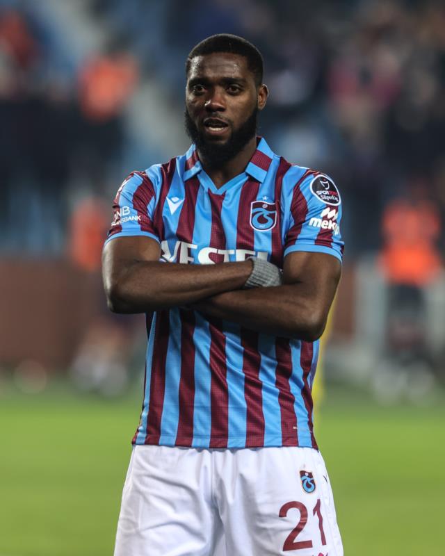 Fırtına adım adım şampiyonluğa! Trabzonspor, Göztepe engelini 4 golle geçti Fırtına adım adım şampiyonluğa! Trabzonspor, Göztepe engelini 4 golle geçti
