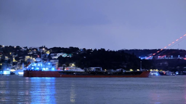 Rusya'da 6 bin 99 ton ayçiçek yağı getiren gemi, İstanbul Boğazı'na ulaştı Rusya'da 6 bin 99 ton ayçiçek yağı getiren gemi, İstanbul Boğazı'na ulaştı