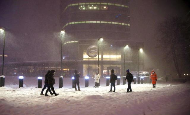 Şiddetini artıran kar yağışı İstanbul'u kısa sürede beyaza bürüdü! İşte megakentten kar manzaraları
