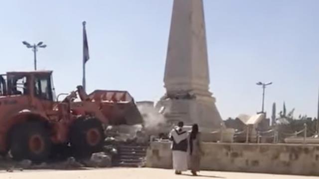 Yemen'deki Türk Şehitlik Anıtı'na saldırı! İş makinesiyle yıkmaya çalıştılar Yemen'deki Türk Şehitlik Anıtı'na saldırı! İş makinesiyle yıkmaya çalıştılar