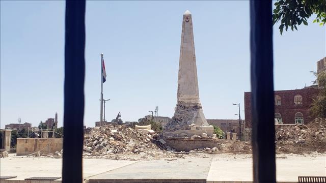 Yemen'deki Türk Şehitlik Anıtı'na saldırı! İş makinesiyle yıkmaya çalıştılar Yemen'deki Türk Şehitlik Anıtı'na saldırı! İş makinesiyle yıkmaya çalıştılar